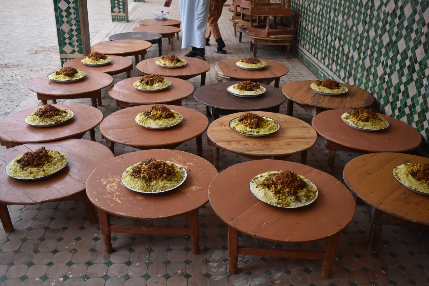 الاستعداد لتقديم القرى لمن حضر